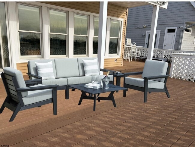 Building Photo - 802 N Harvard Ave