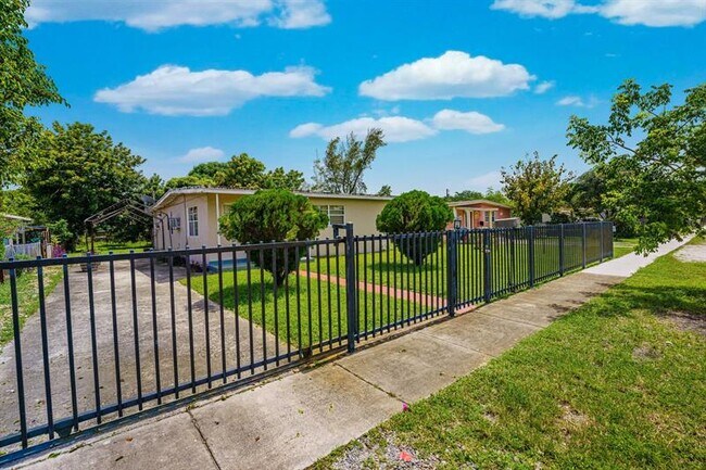 Building Photo - 430 NW 133rd St