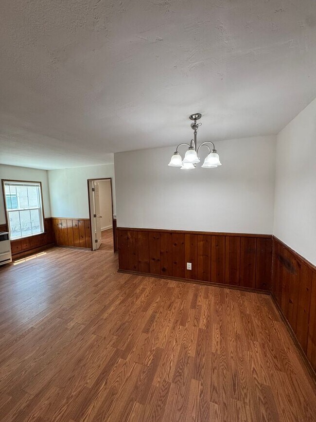 Building Photo - 2636 E Wall St