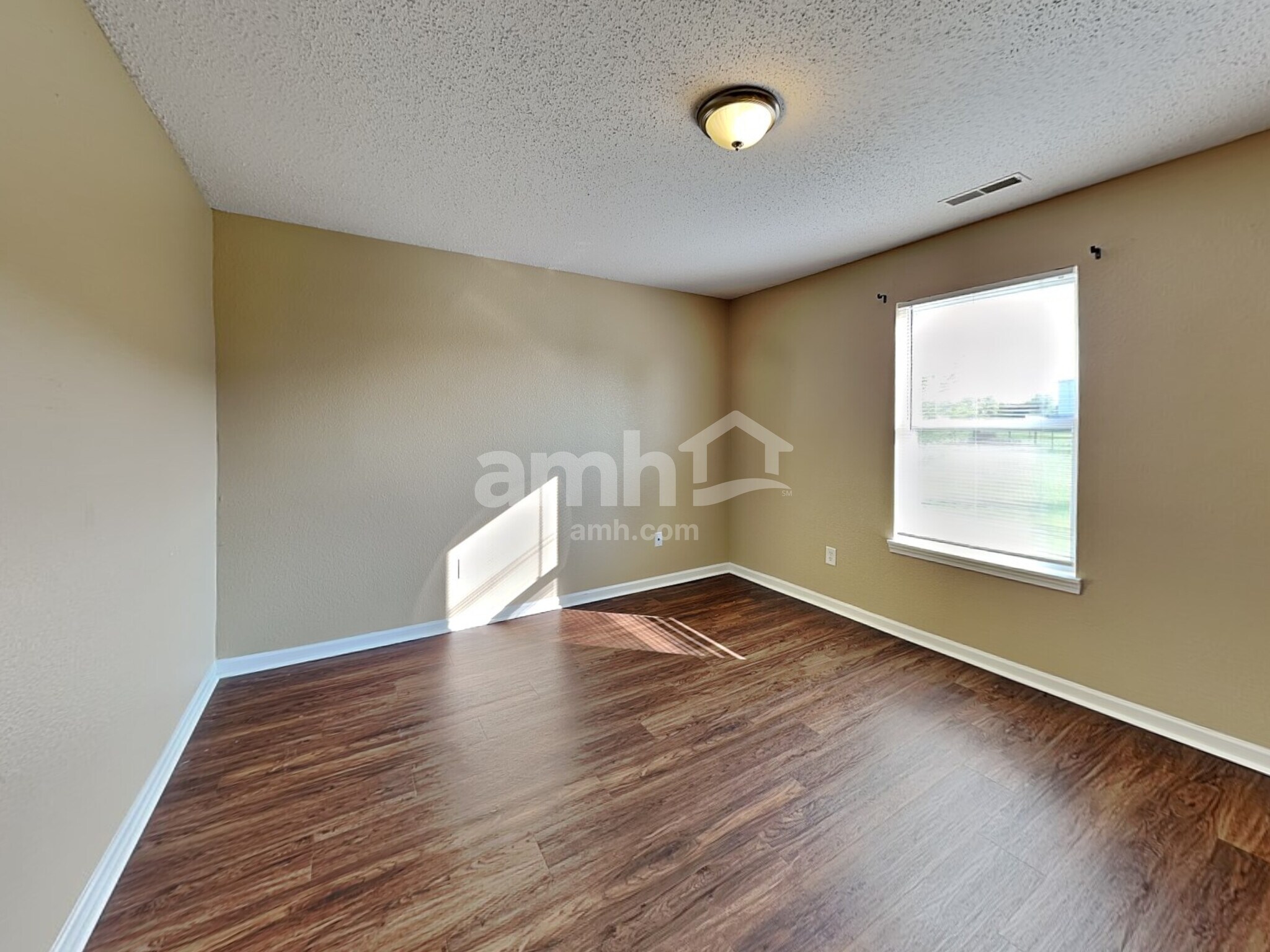 Building Photo - 5719 Wood Hollow Dr