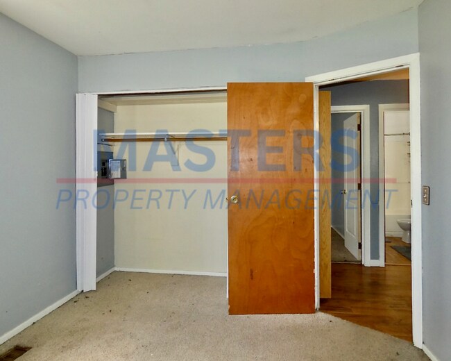 Building Photo - Spacious 4-Bedroom Home with 2 Full Baths & Detached Garage