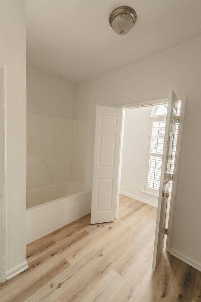 Building Photo - 9703 Full Moon Cir