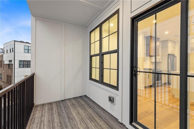 Building Photo - 201 New St