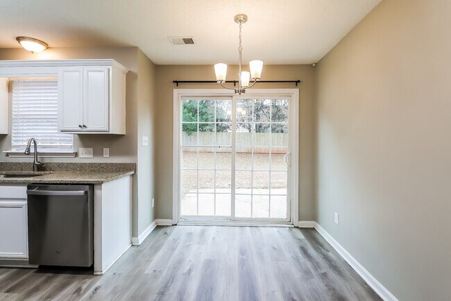 Building Photo - 4706 Avalon Forest Ln