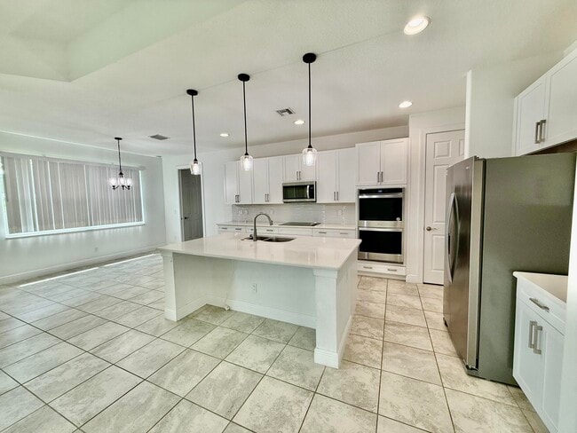 Building Photo - 293 SW Ridgecrest Dr
