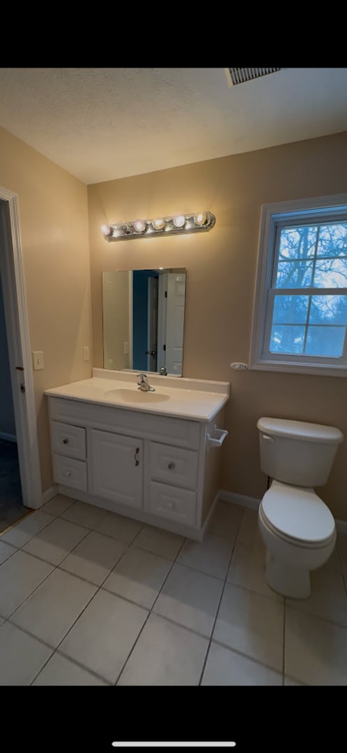 Building Photo - Three bedroom two bathroom home for rent