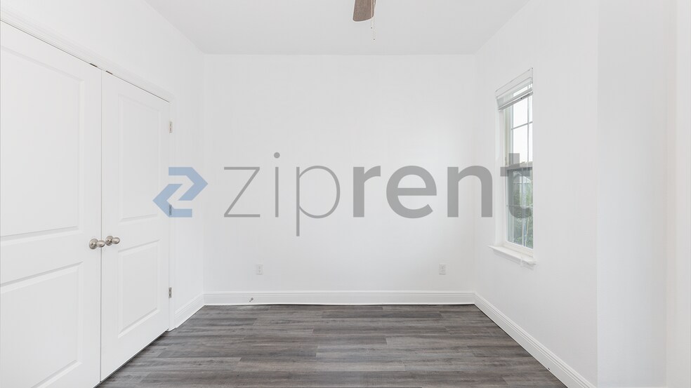 Building Photo - Unit
