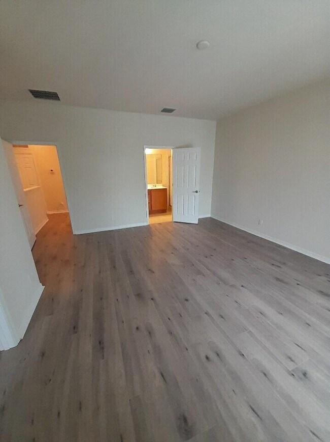 Building Photo - 3242 S Caroline Dr