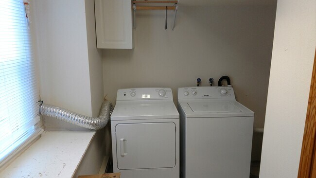 Building Photo - 405 S Page St