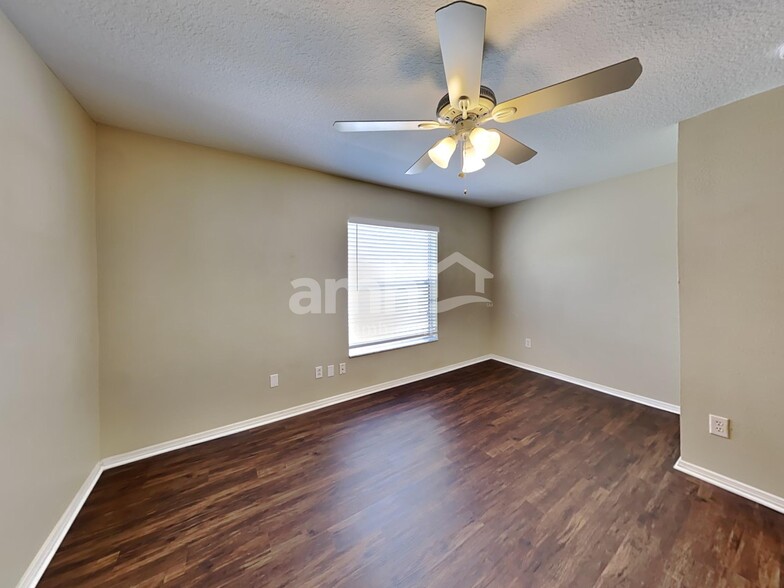 Building Photo - 30915 Sonnet Glen Dr