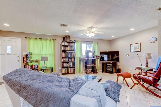 Building Photo - 6515 Orchard Dr N