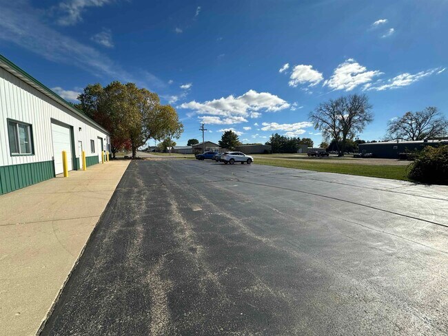 Building Photo - 2900 Graybill Dr