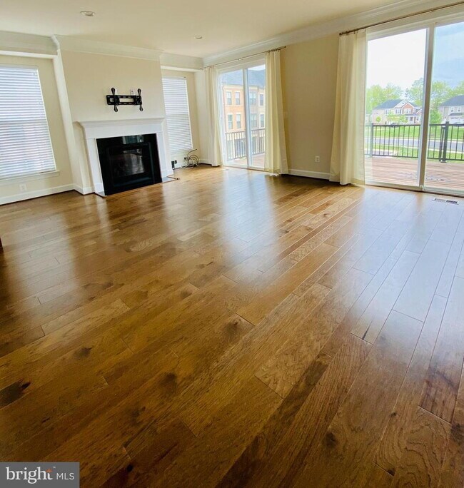 Building Photo - Stylish Townhome Living in Desirable Ashburn Community