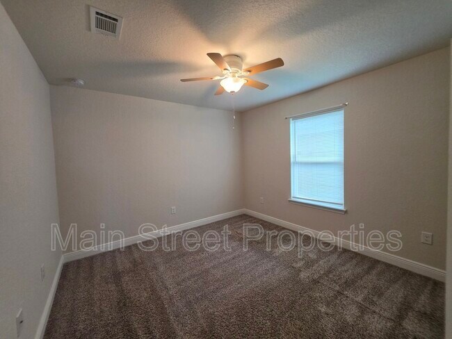 Building Photo - 5165 Peach Dr