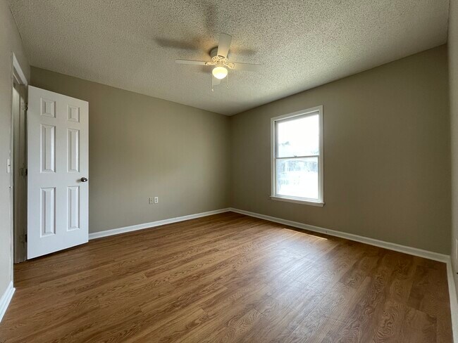 Building Photo - 100 Lanier Dr