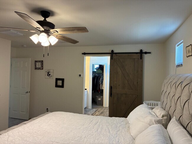 Building Photo - 17540 W Country Club Terrace