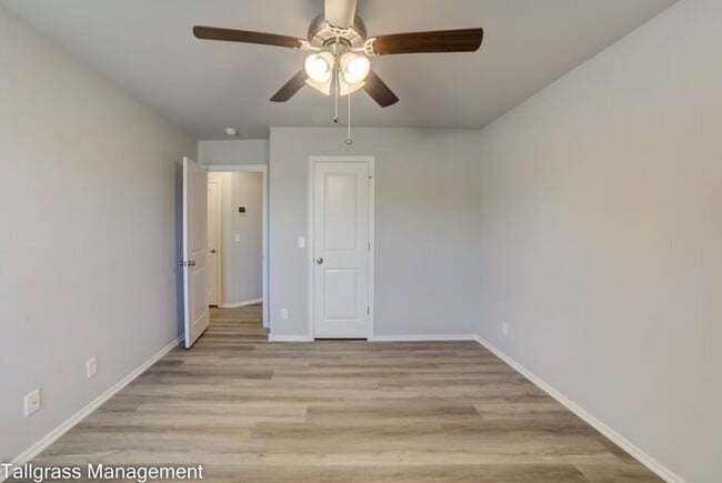 Building Photo - 4/2/2 in Broken Arrow!