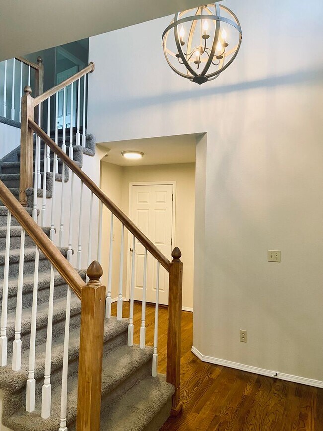 Building Photo - Rental