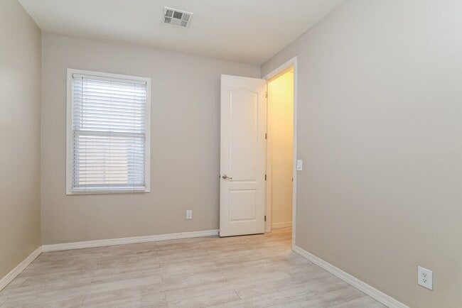 Building Photo - 4132 W Lydia Ln