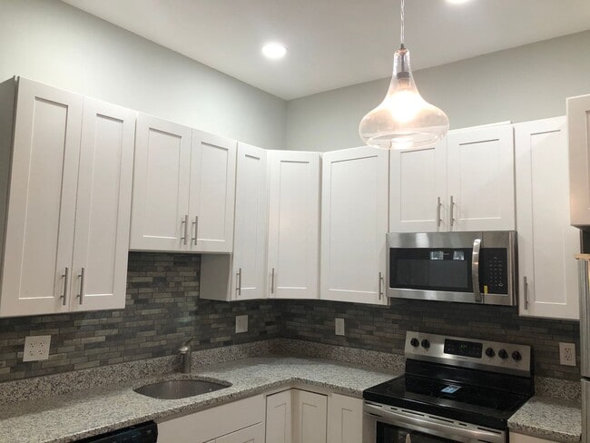 Building Photo - 212 Gay St