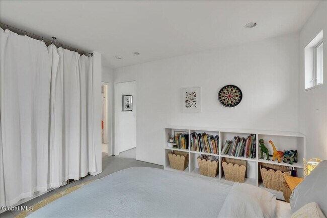 Building Photo - 18 Granite St