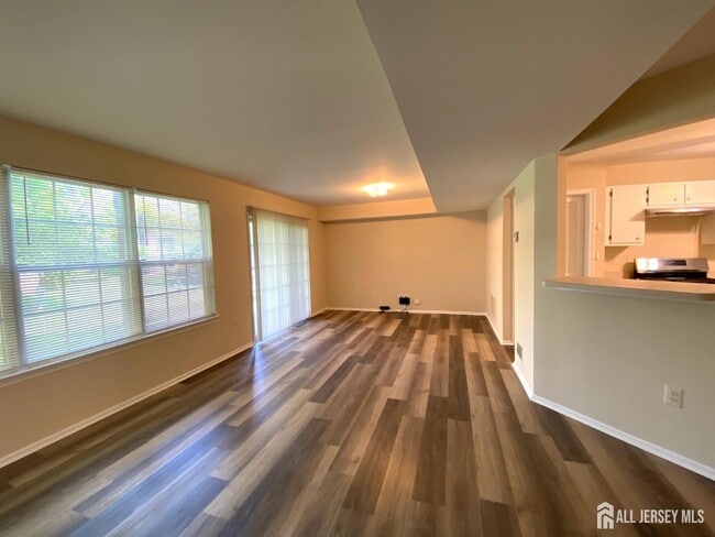 Building Photo - 420 Plymouth Rd