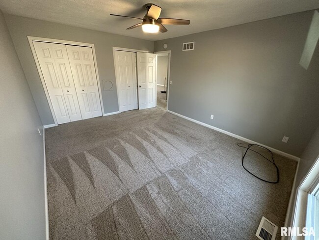 Building Photo - 3840 Wakonda Dr