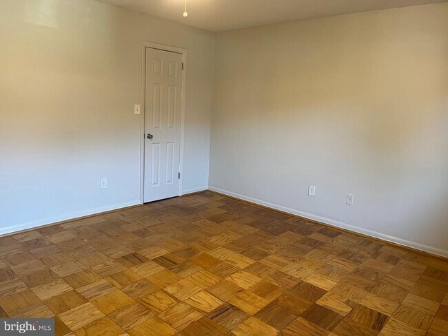 Building Photo - 1508 S George Mason Dr