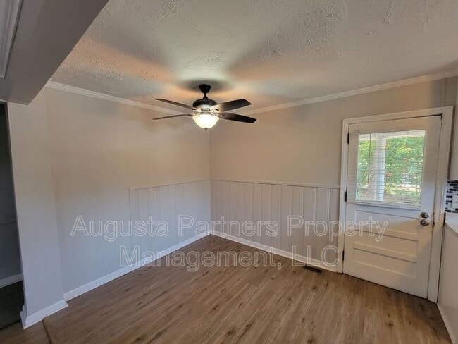 Building Photo - 2034 Trout Dr