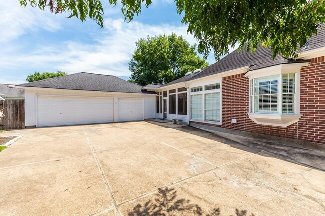 Building Photo - 4915 Keneshaw St