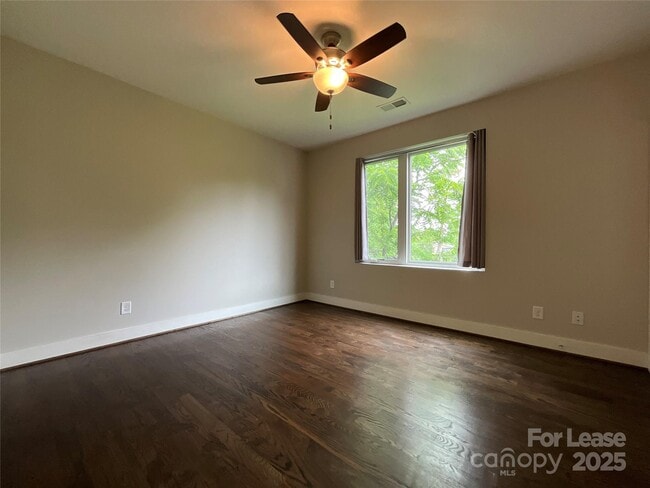 Building Photo - 1012 Westbrook Dr