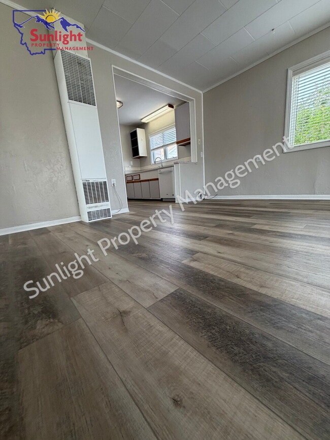 Building Photo - 2 Bed, 1 Bath Home with Detached Garage, Fenced Yard, and Built-In Storage