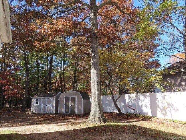 Building Photo - 1210 Smithtown Ave