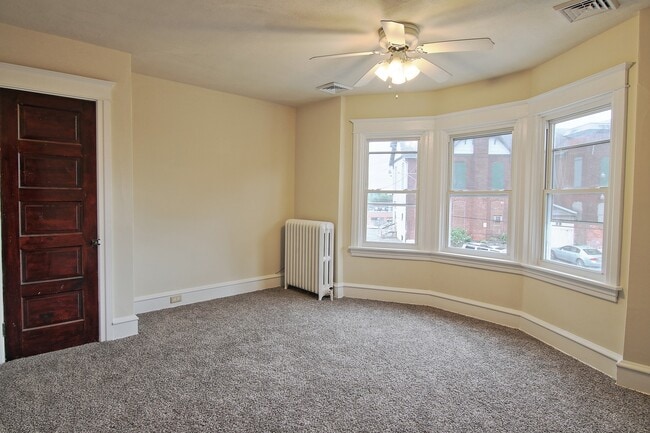 Building Photo - Beautifully Renovated 3BD/1BA Twin!