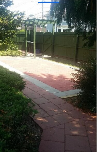 Building Photo - 30 Lyman St