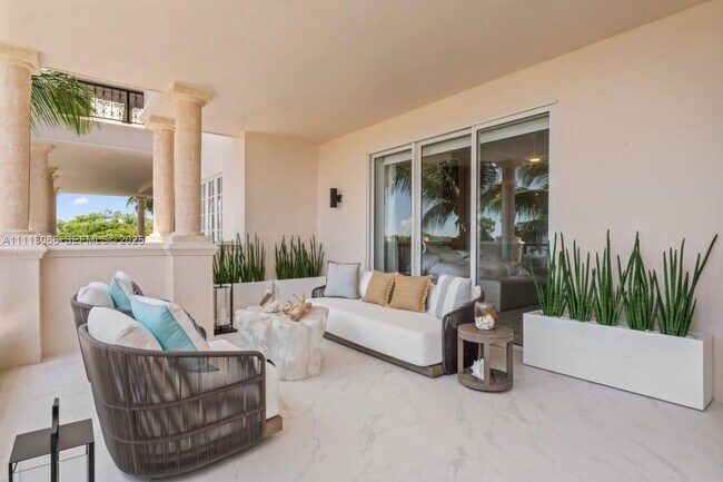 Building Photo - 19143 Fisher Island Dr