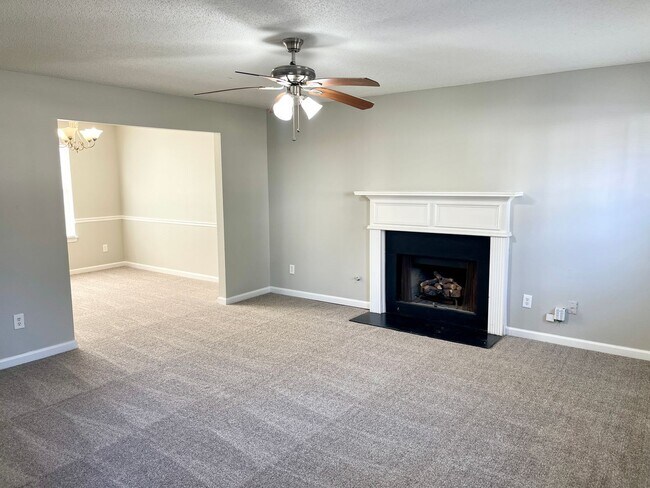 Building Photo - Welcome to this charming 3-bedroom, 2.5-ba...