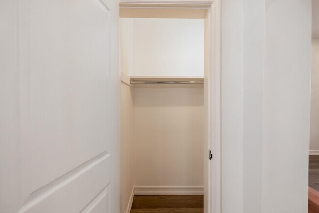 Building Photo - 100 W 46th St