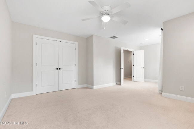 Building Photo - 585 Herons Brook Dr