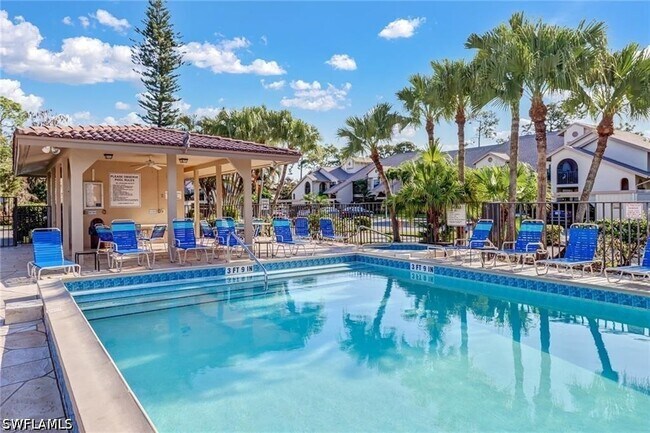 Building Photo - 221 Fox Glen Dr