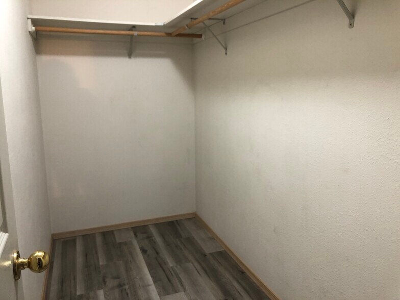 Building Photo - 1645 NE Merman Dr