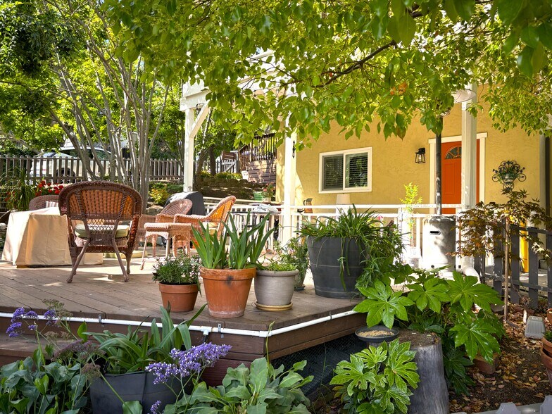 Front Deck & Porch - 1340 Hospital Rd