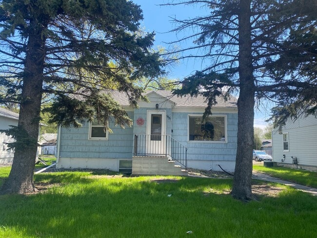 Primary Photo - 4 Bed 2 Bath Home!