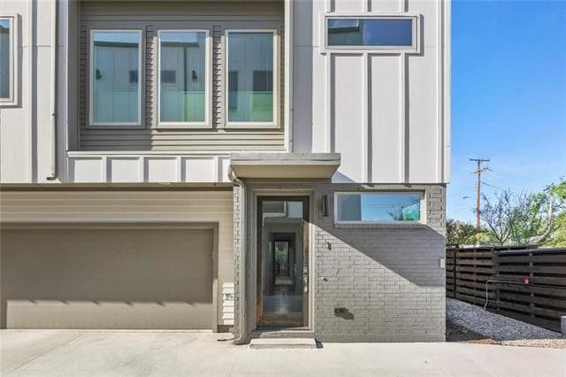 Building Photo - 1911 Summit Ave