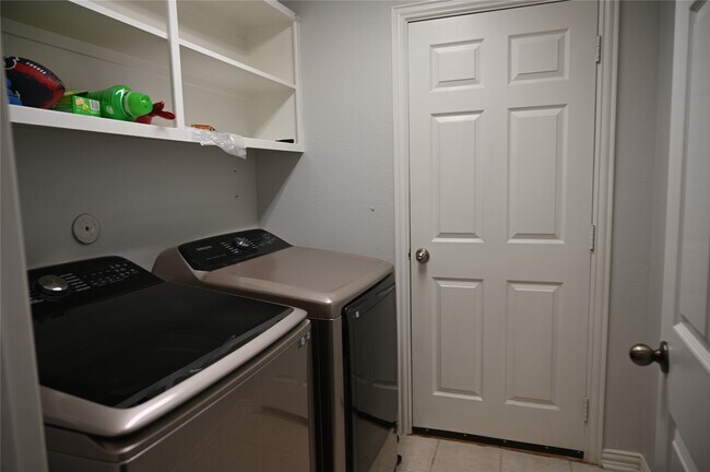 Building Photo - 5755 Lightstone Ln