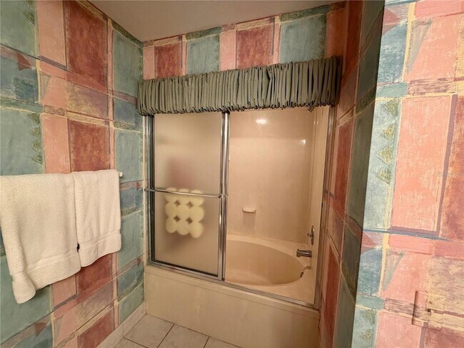 Building Photo - 5701 Bahia Del Mar Cir N
