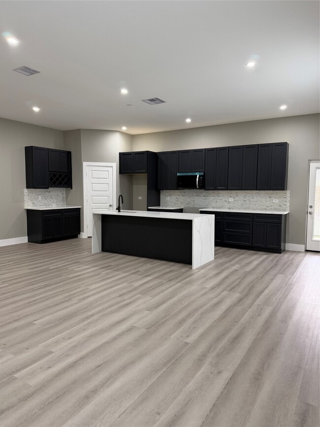 Building Photo - 10055 Grover Ln