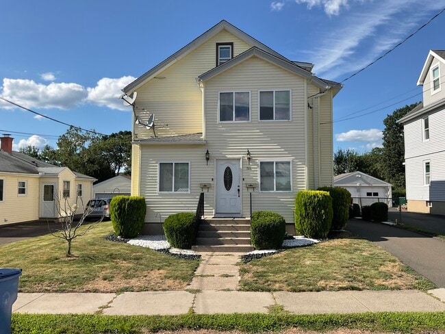 Primary Photo - 50 Magnolia St