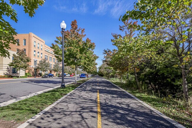 Building Photo - Updated 3br/2.5ba Condo Townhome Alexandria Walk to Metro