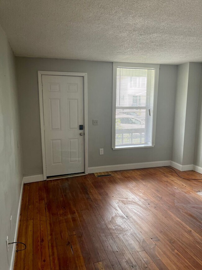 Building Photo - 117-119 Innis